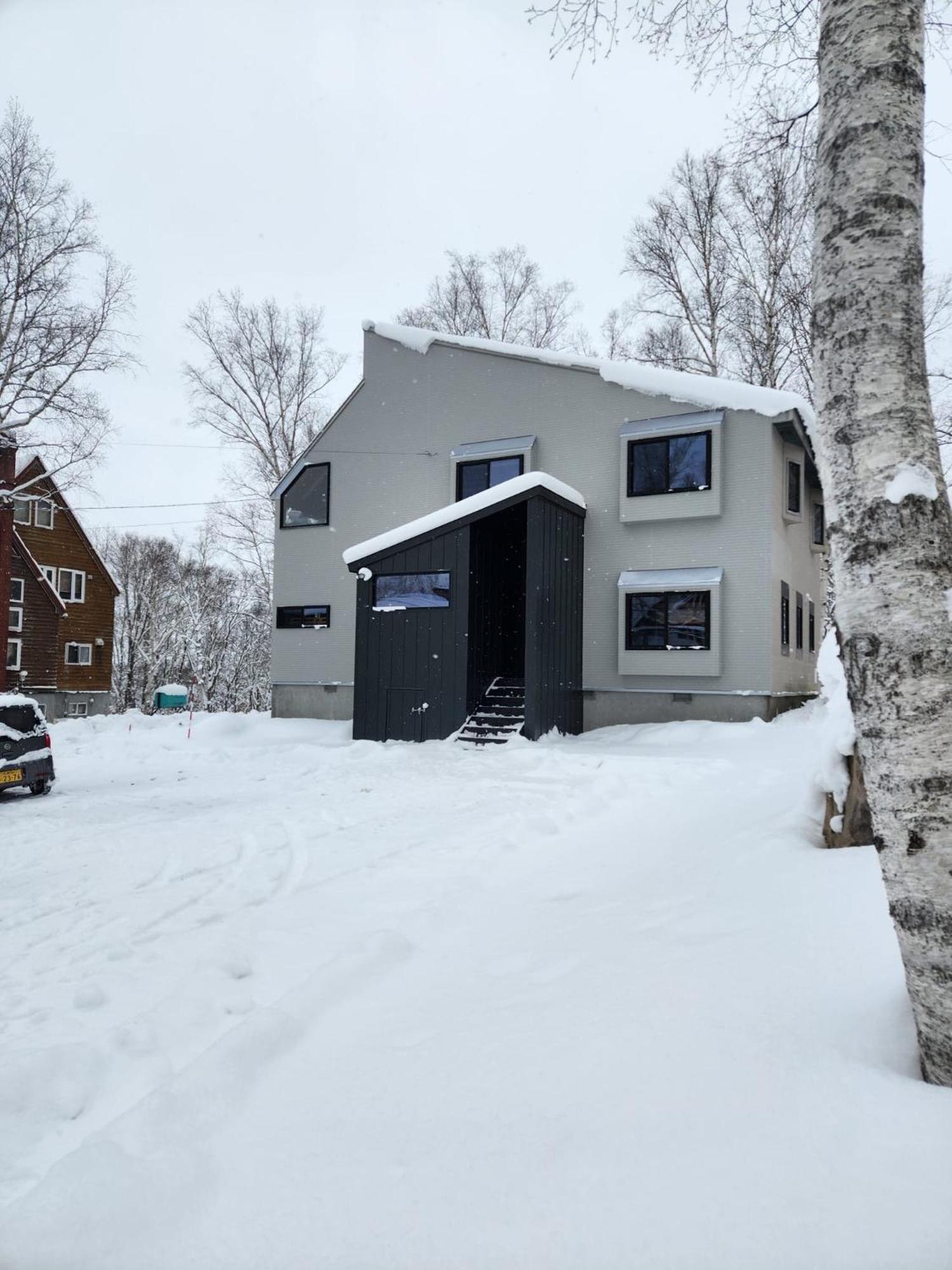 Hooting Owl Private Ski Chalet Нисэко Экстерьер фото